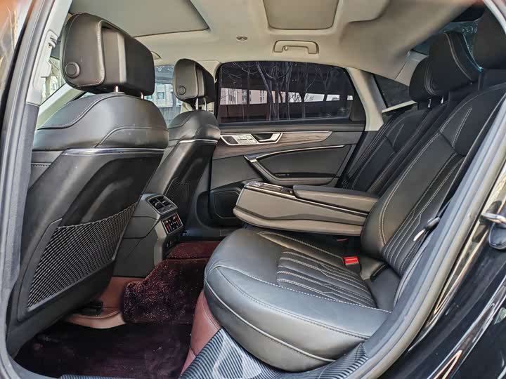 Фото 9 - Audi A6L