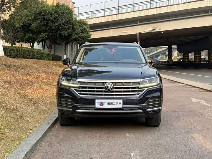 Фото 2 - Volkswagen Touareg