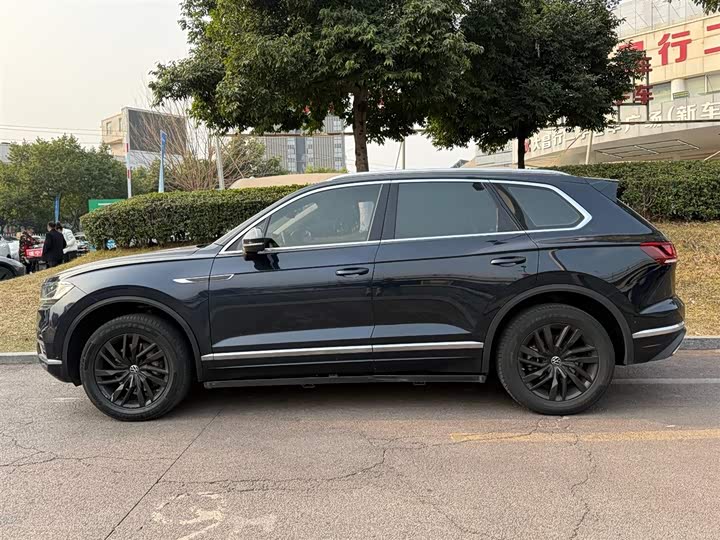 Фото 3 - Volkswagen Touareg