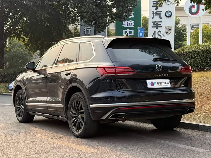 Фото 4 - Volkswagen Touareg
