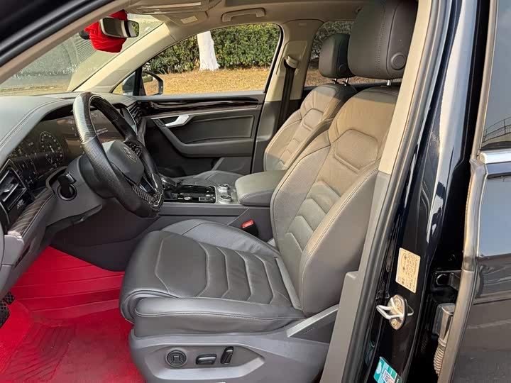 Фото 8 - Volkswagen Touareg