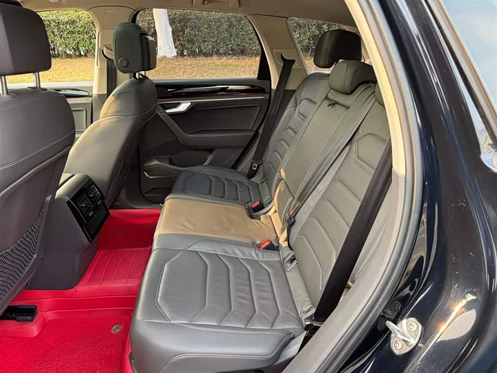 Фото 9 - Volkswagen Touareg