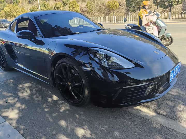 Фото 2 - Porsche 718