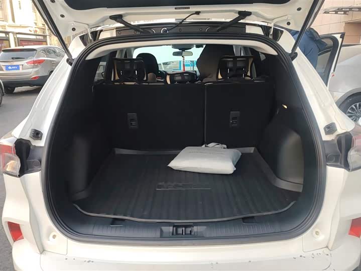 Фото 4 - Ford Escape