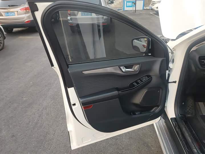 Фото 7 - Ford Escape