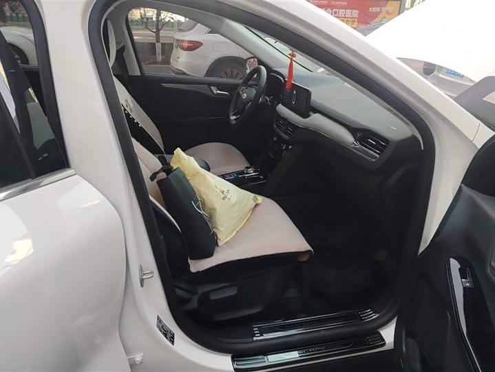 Фото 8 - Ford Escape