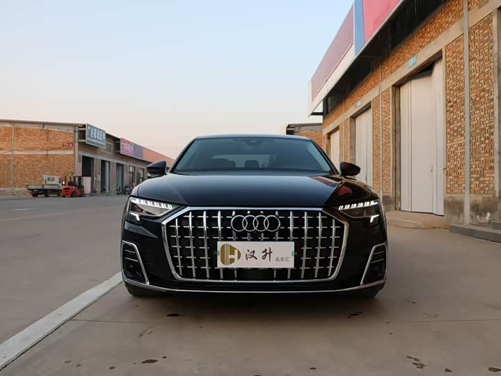Фото 2 - Audi A8
