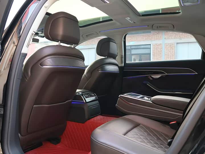 Фото 8 - Audi A8