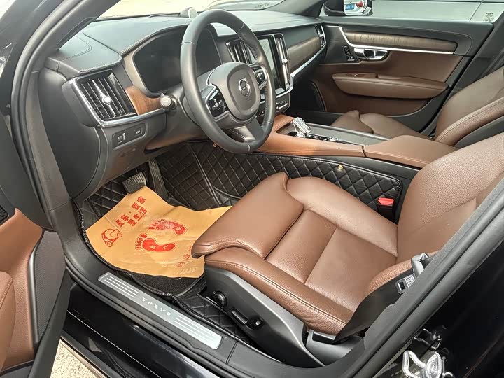 Фото 4 - Volvo S90