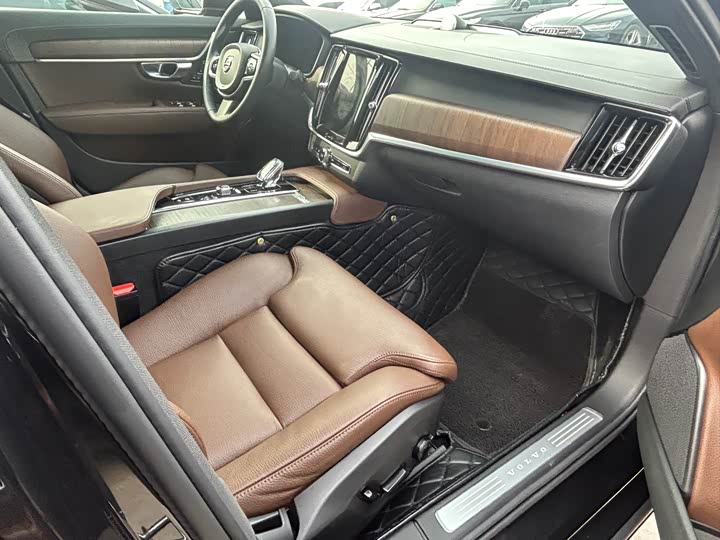 Фото 6 - Volvo S90