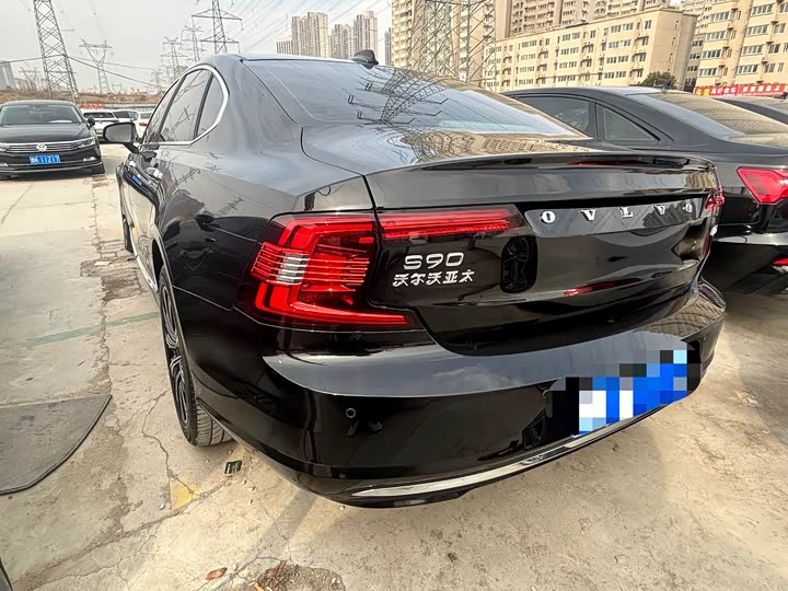 Фото 8 - Volvo S90