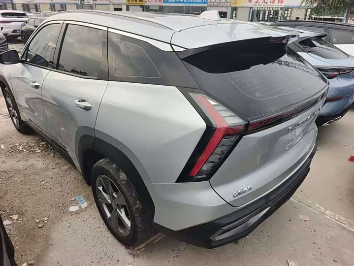 Фото 8 - Geely Atlas L