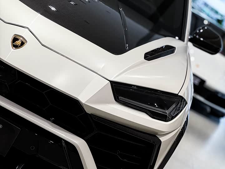 Фото 2 - Lamborghini Urus
