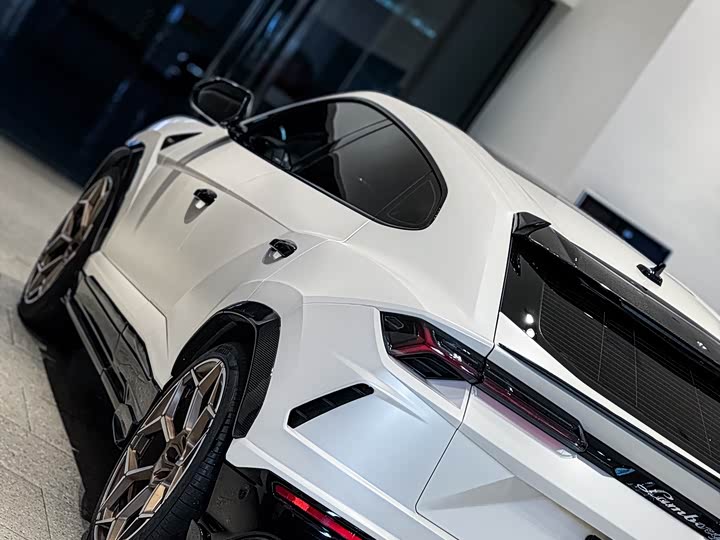 Фото 6 - Lamborghini Urus