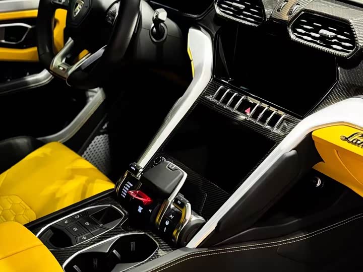 Фото 8 - Lamborghini Urus