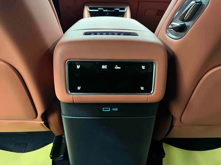 Фото 9 - BYD Tang L