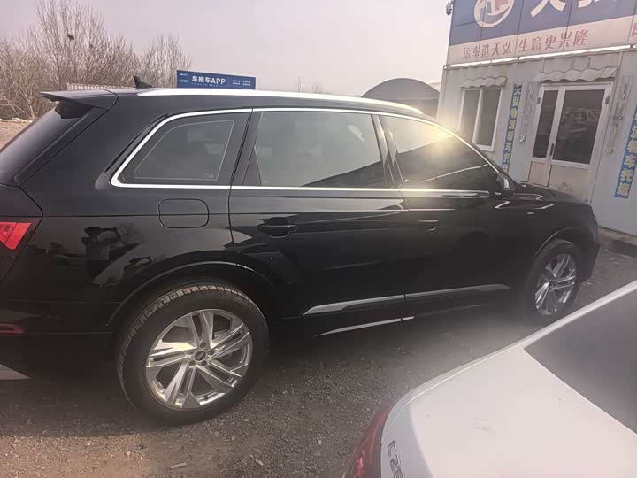 Фото 4 - Audi Q7