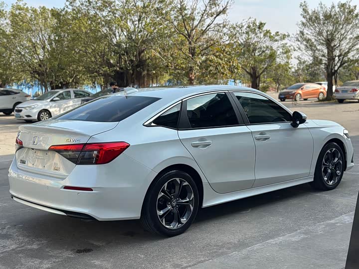 Фото 4 - Honda Civic