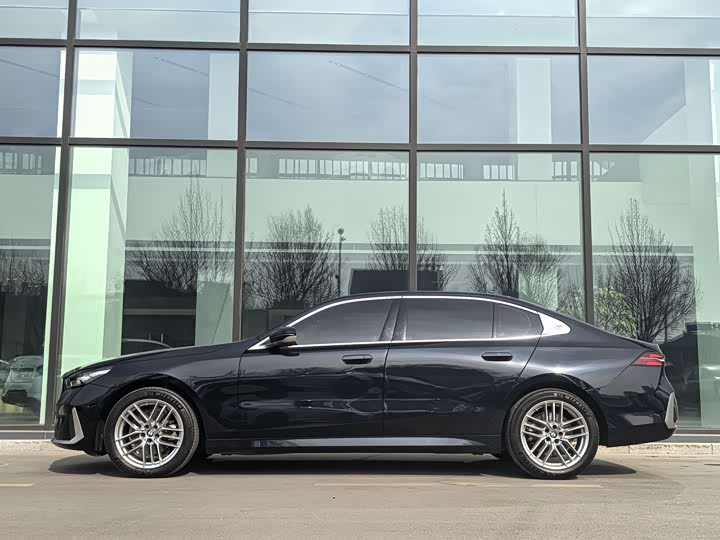 Фото 3 - BMW 5 Series