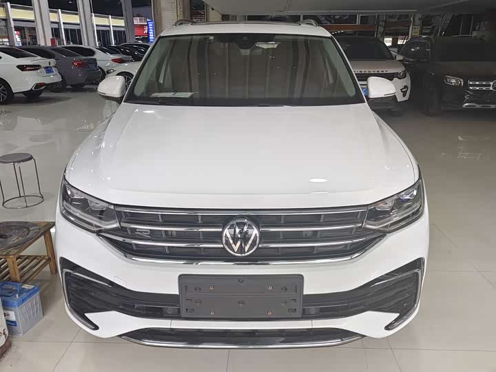 Фото 2 - Volkswagen Tiguan L Pro