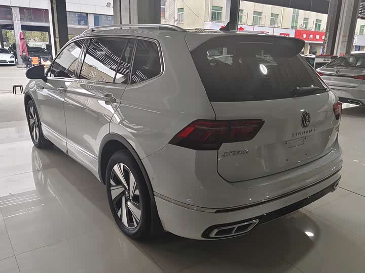 Фото 3 - Volkswagen Tiguan L Pro