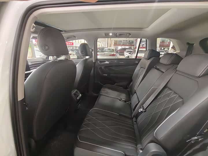 Фото 7 - Volkswagen Tiguan L Pro