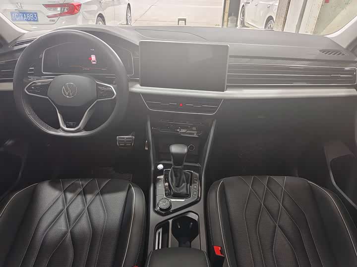 Фото 8 - Volkswagen Tiguan L Pro