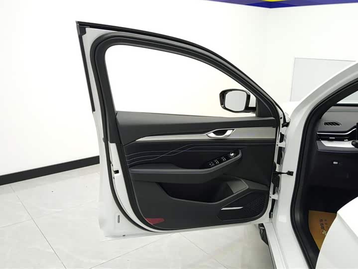 Photo 7 - Geely Preface