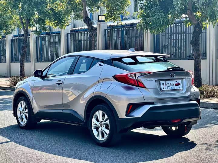 Фото 7 - Toyota Izoa