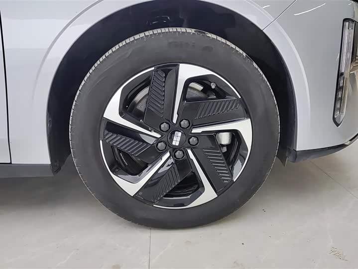 Фото 6 - Geely Galaxy L6