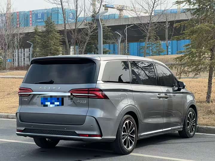 Фото 4 - Roewe iMax 8