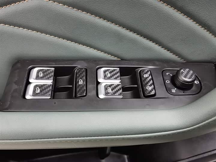 Фото 9 - Geely Okavango L