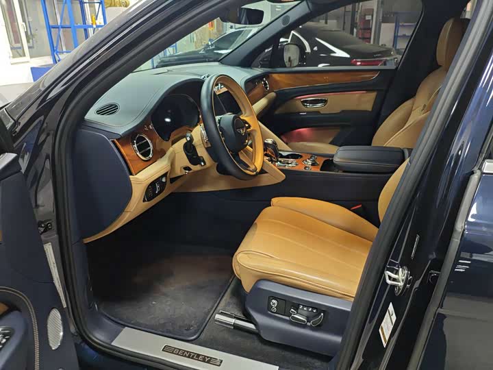 Фото 5 - Bentley Bentayga