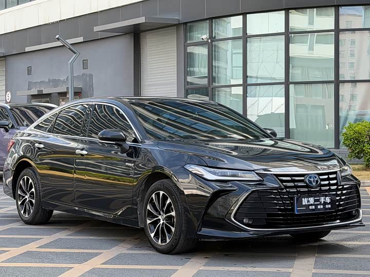 Photo 3 - Toyota Avalon