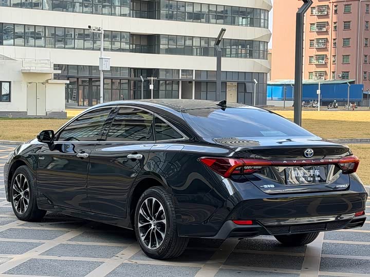 Photo 7 - Toyota Avalon