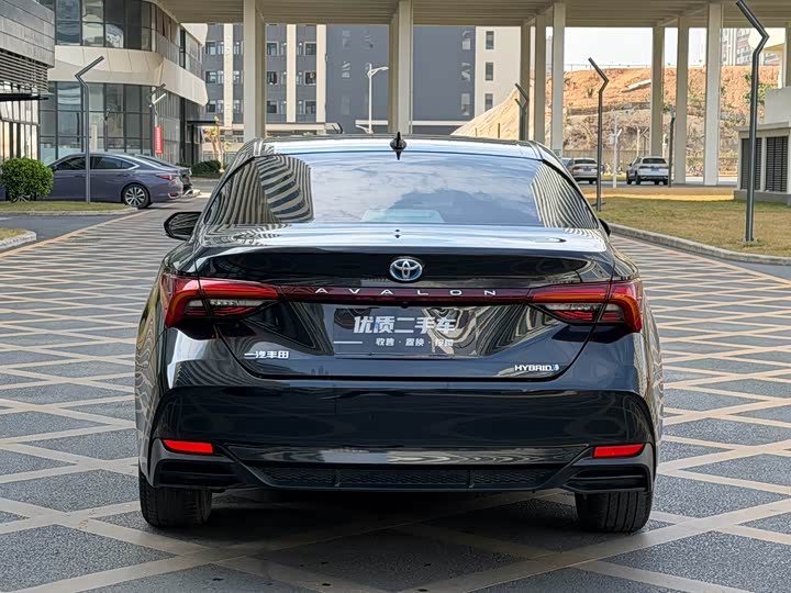 Photo 8 - Toyota Avalon