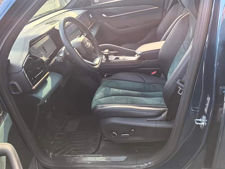 Фото 8 - Geely Monjaro