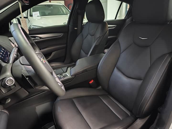 Фото 8 - Cadillac CT5