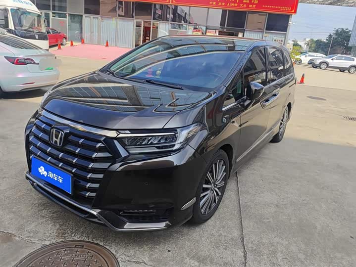 Фото 1 - Honda Elysion