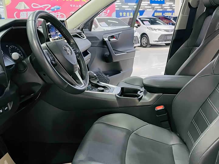 Фото 6 - Toyota Wildlander