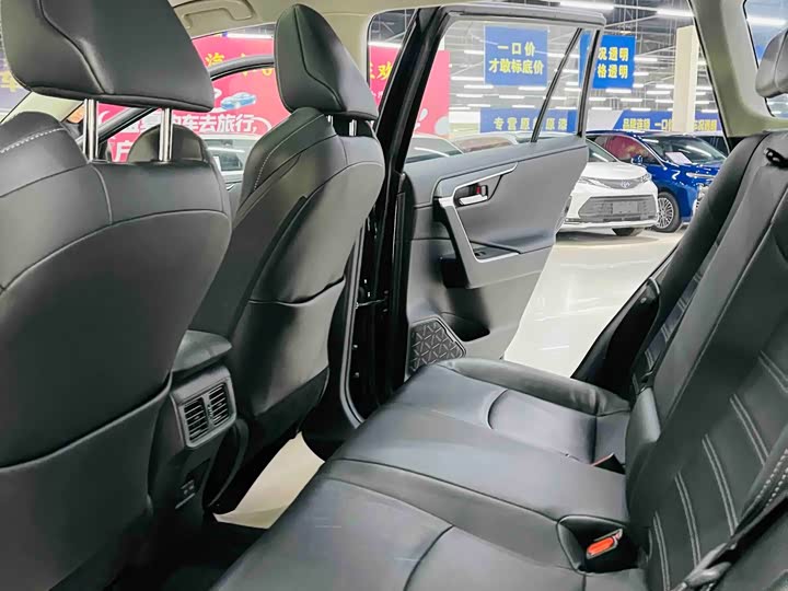 Фото 7 - Toyota Wildlander