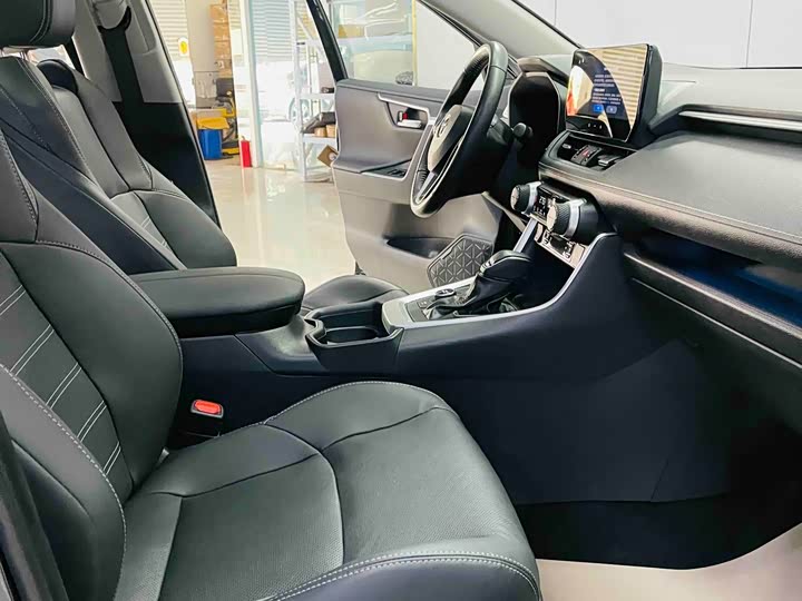 Фото 9 - Toyota Wildlander