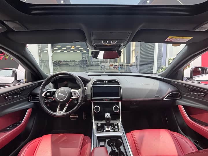 Фото 4 - Jaguar XE L