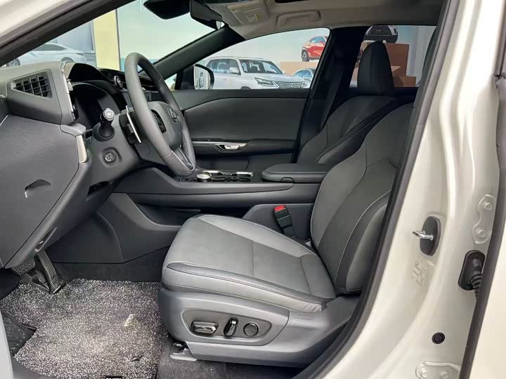 Фото 5 - Lexus RZ