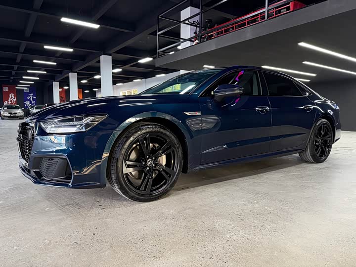 Фото 1 - Audi A7L