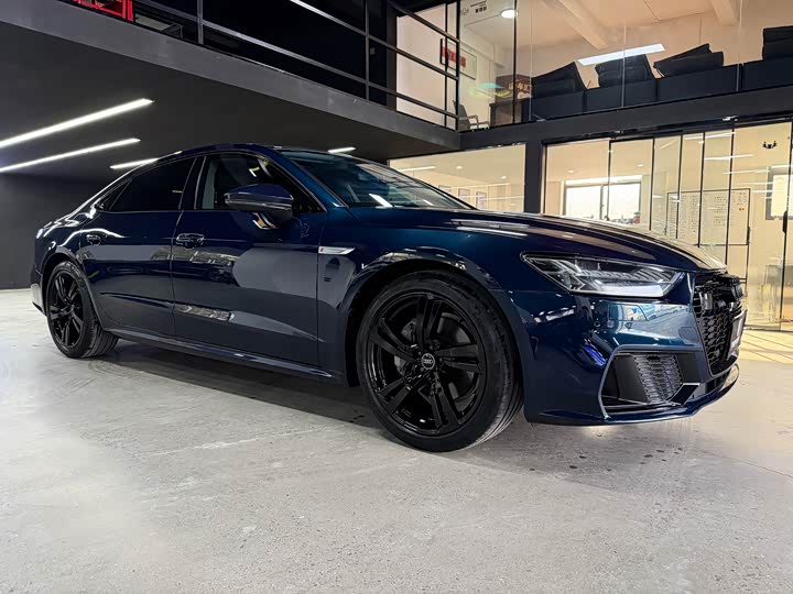 Фото 3 - Audi A7L