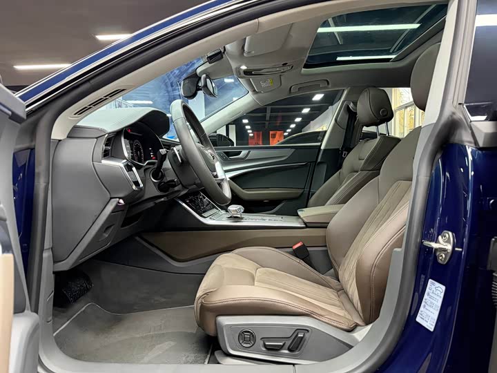 Фото 4 - Audi A7L