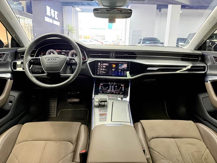 Фото 6 - Audi A7L