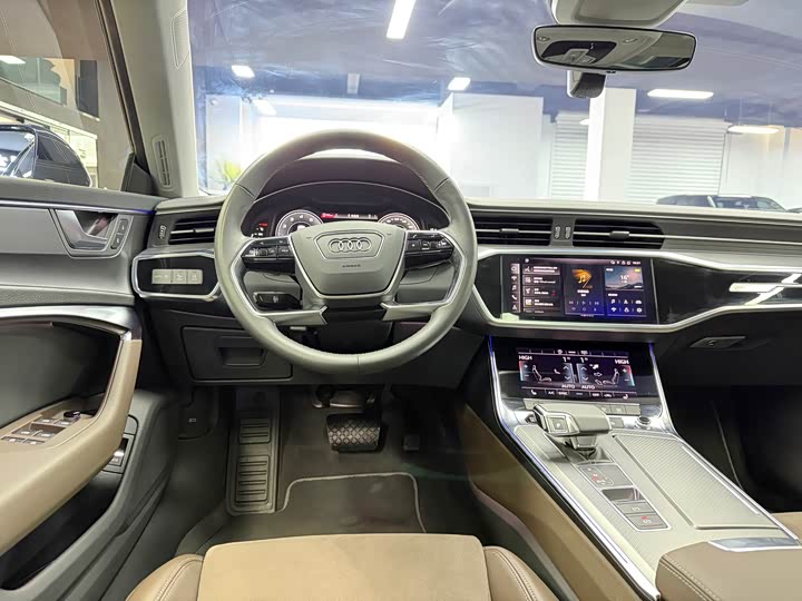 Фото 7 - Audi A7L