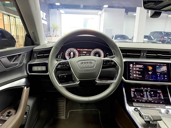 Фото 8 - Audi A7L